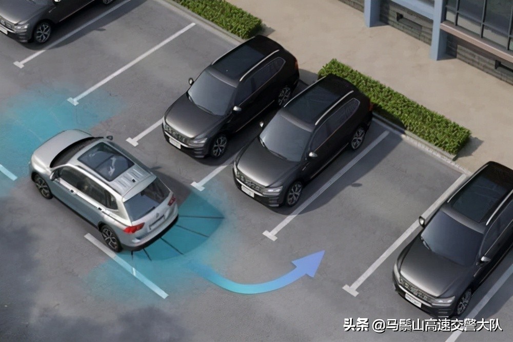 倒車是門技術活！老司機總結(jié)幾種倒車方法！