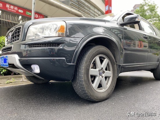 轮胎作业</p><p>　　北欧旗舰SUV-XC90更换固特异轮胎小记 御乘系列不止静音