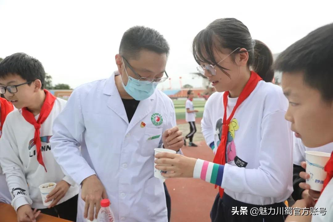 中医药文化进校：科学城一中弘扬传统文化，助力青少年健康成长