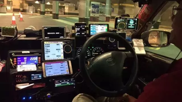 深扒香港出租车：为何宁愿用30年的老皇冠，也不用比亚迪电动车？