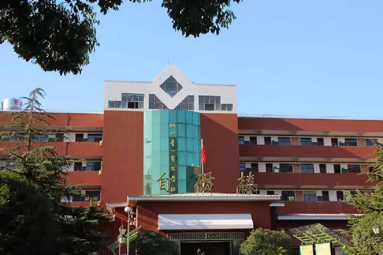 武汉中小学寄宿学校大pk，从免学费到近20万/年，你会怎么选？