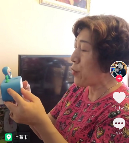 乔任梁妈妈失去儿子还被网络霸凌，网友攻击她长相，她仍笑对恶语