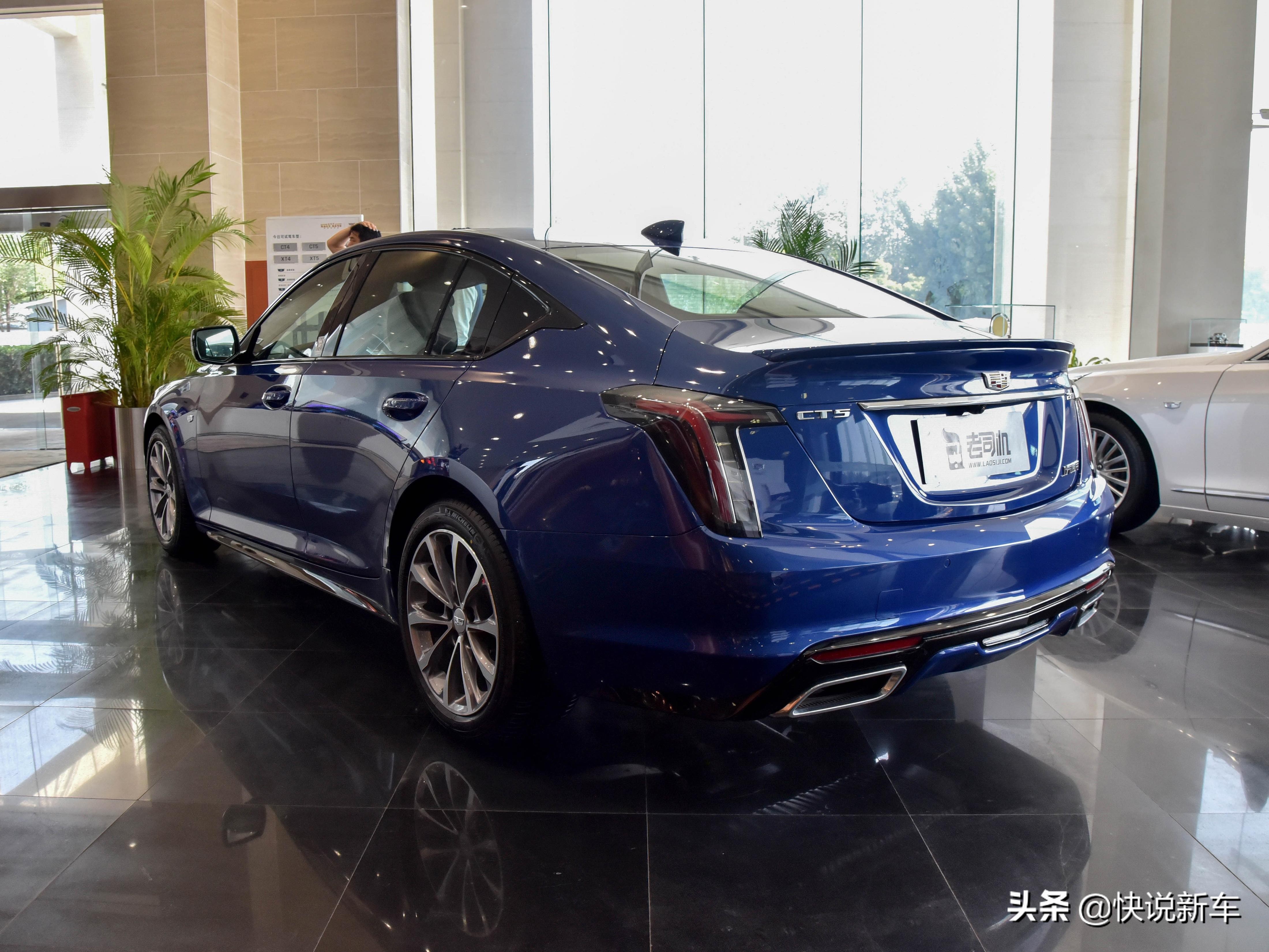 豪华品牌大轿车，价格优惠大，大尺寸油耗低，实拍凯迪拉克CT5