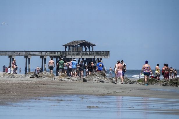 美国女子海滩自慰以为没人看见，因为“只花了20秒”，哐铛入狱