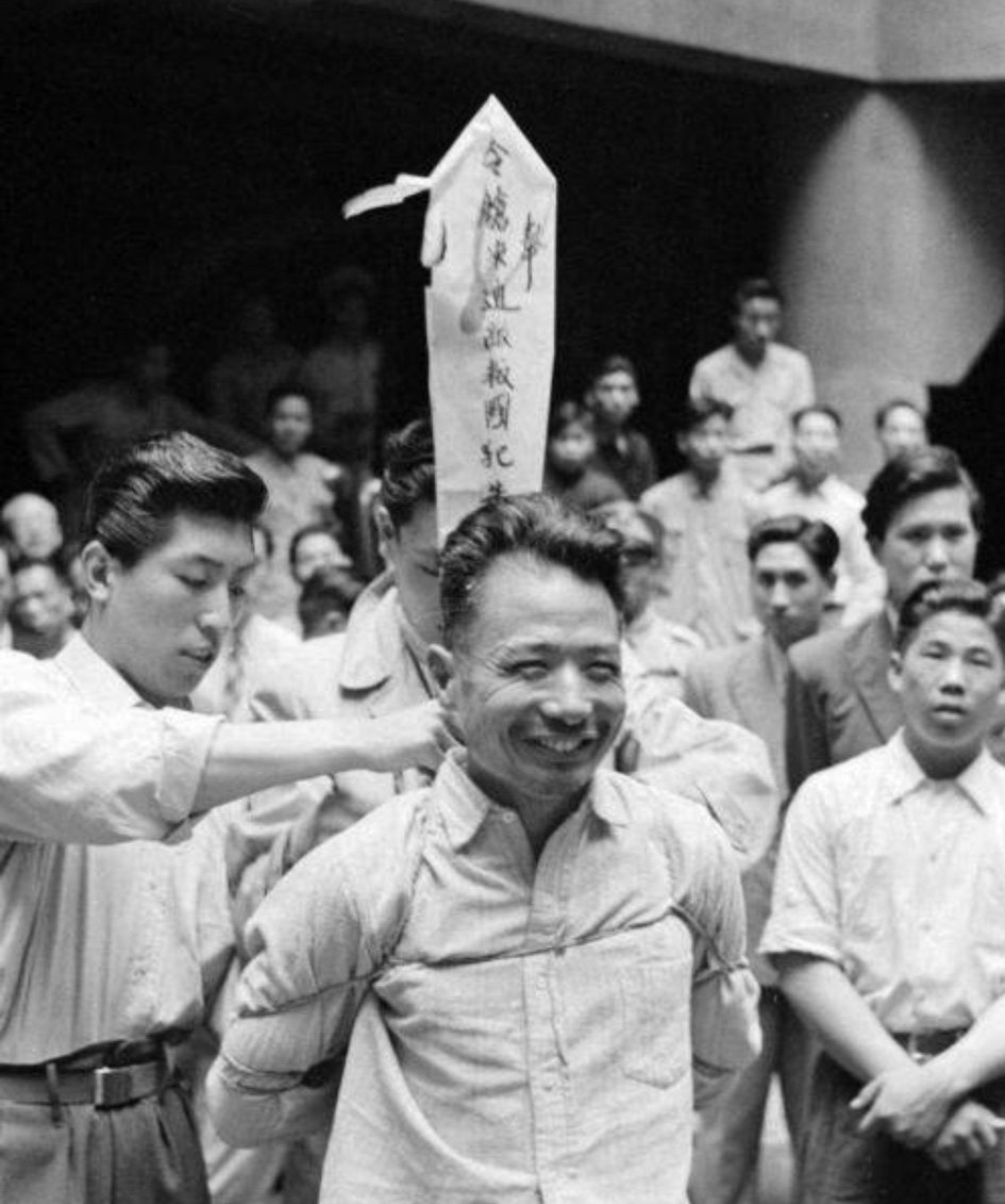 新老两部描写中共地下党的谍战剧,一部史实改编,一部剧情震撼