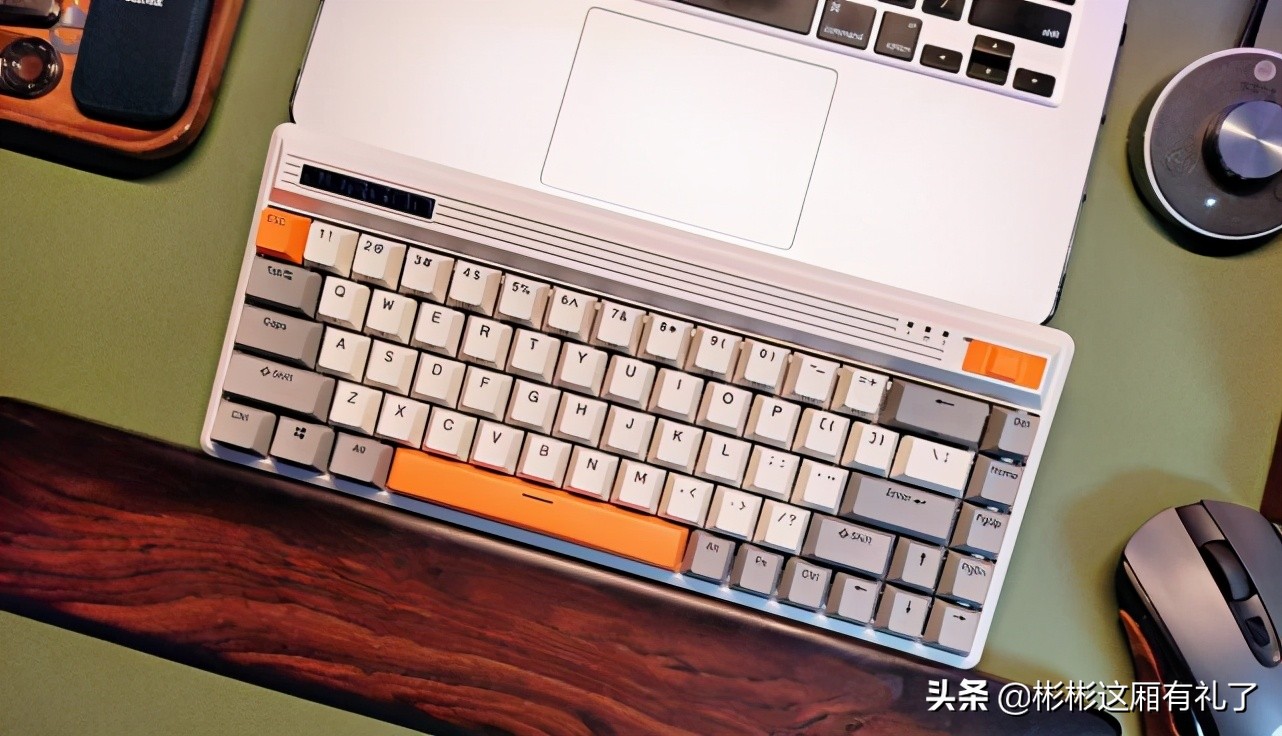 几把国外的复古机械键盘，还有国货杜伽FUSION