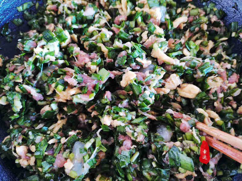 薄皮大馅的三鲜馅饺子，咬一口就能吃到虾仁，口感鲜香好解馋