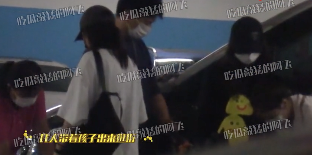 吴奇隆一家三口逛超市，刘诗诗推着婴儿车，步步肉嘟嘟萌态十足