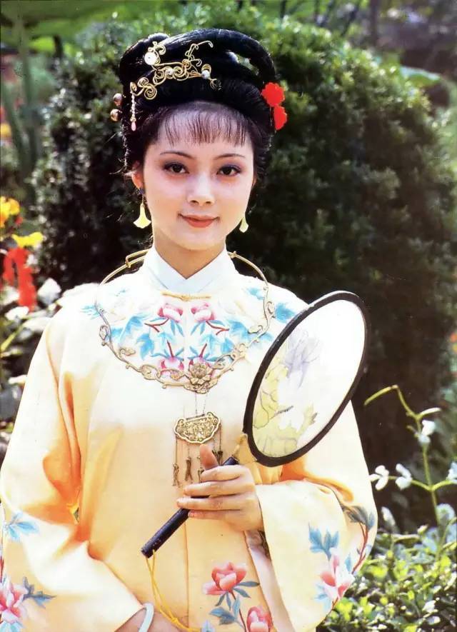 《红楼梦》中麝香的读音与文化内涵探析

(38字)
