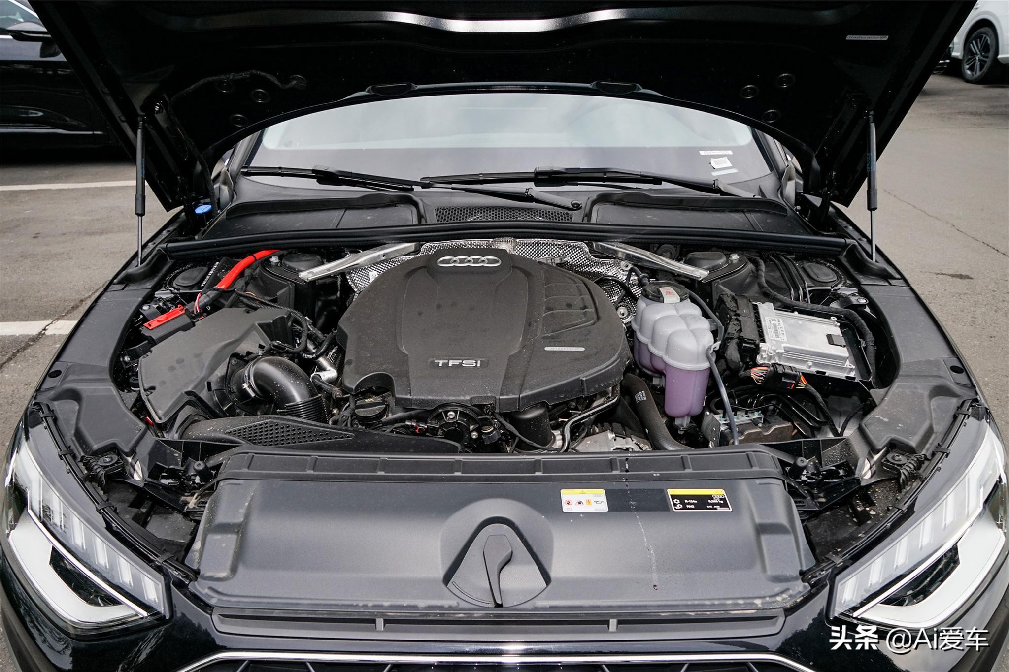 极具性价比豪华家用大轿车，轴长超2米9，6.1L油耗，实拍奥迪A4L