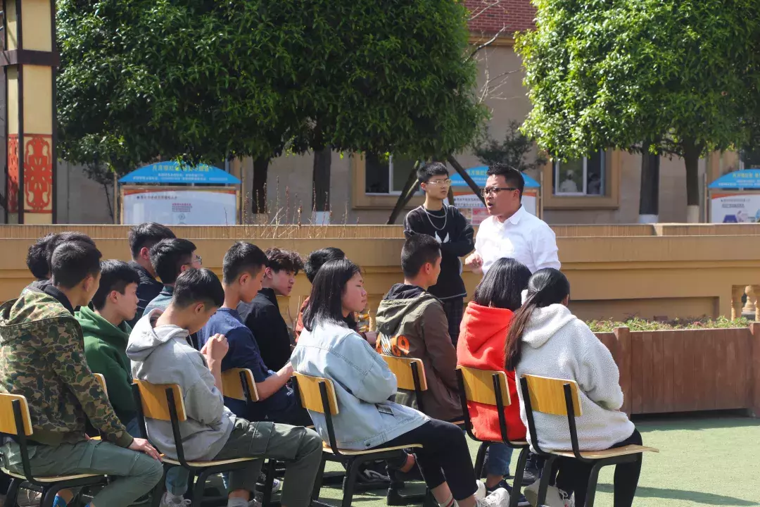 成都希望职业学校举行2019年高考(春季)考前动员大会