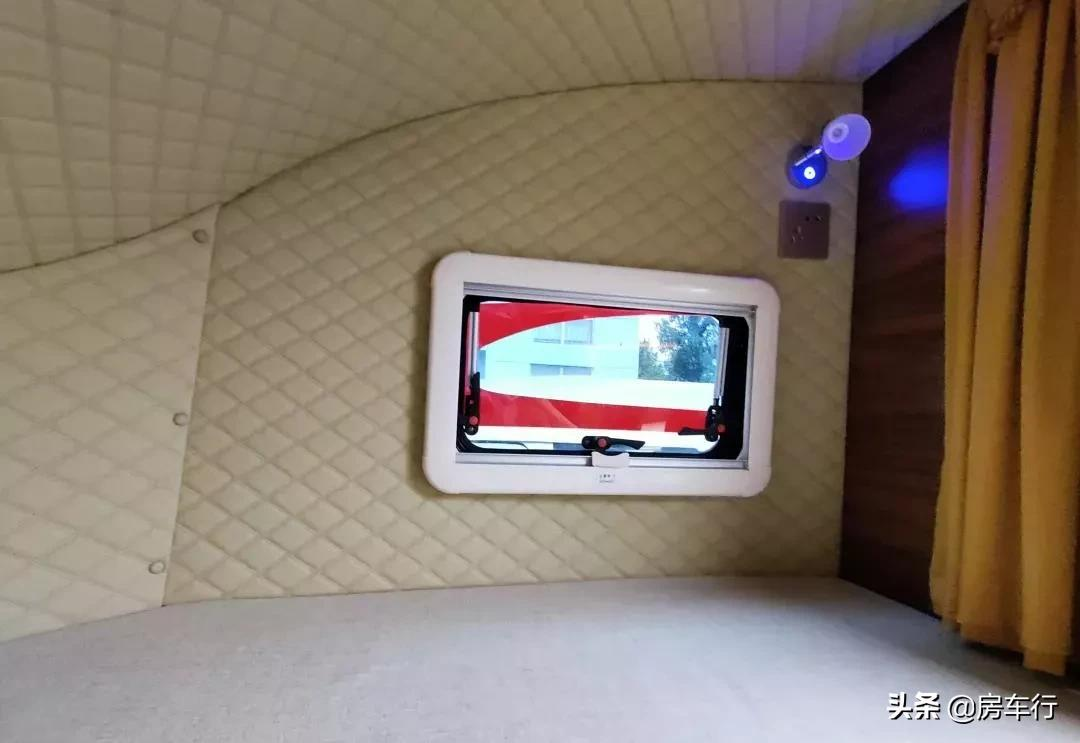 可上京牌的柴油车，六座五卧，趣蜂福特全顺新世代C型房车