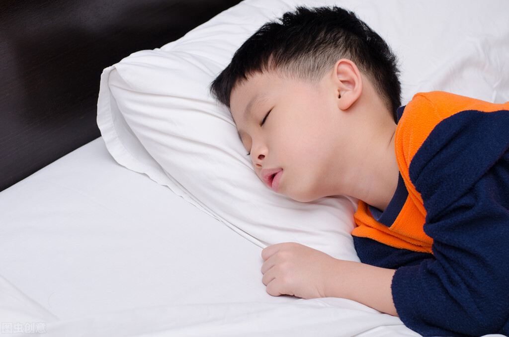 宝妈宝爸来看，不要急着给孩子补钙，当心孩子骨骺线提前愈合