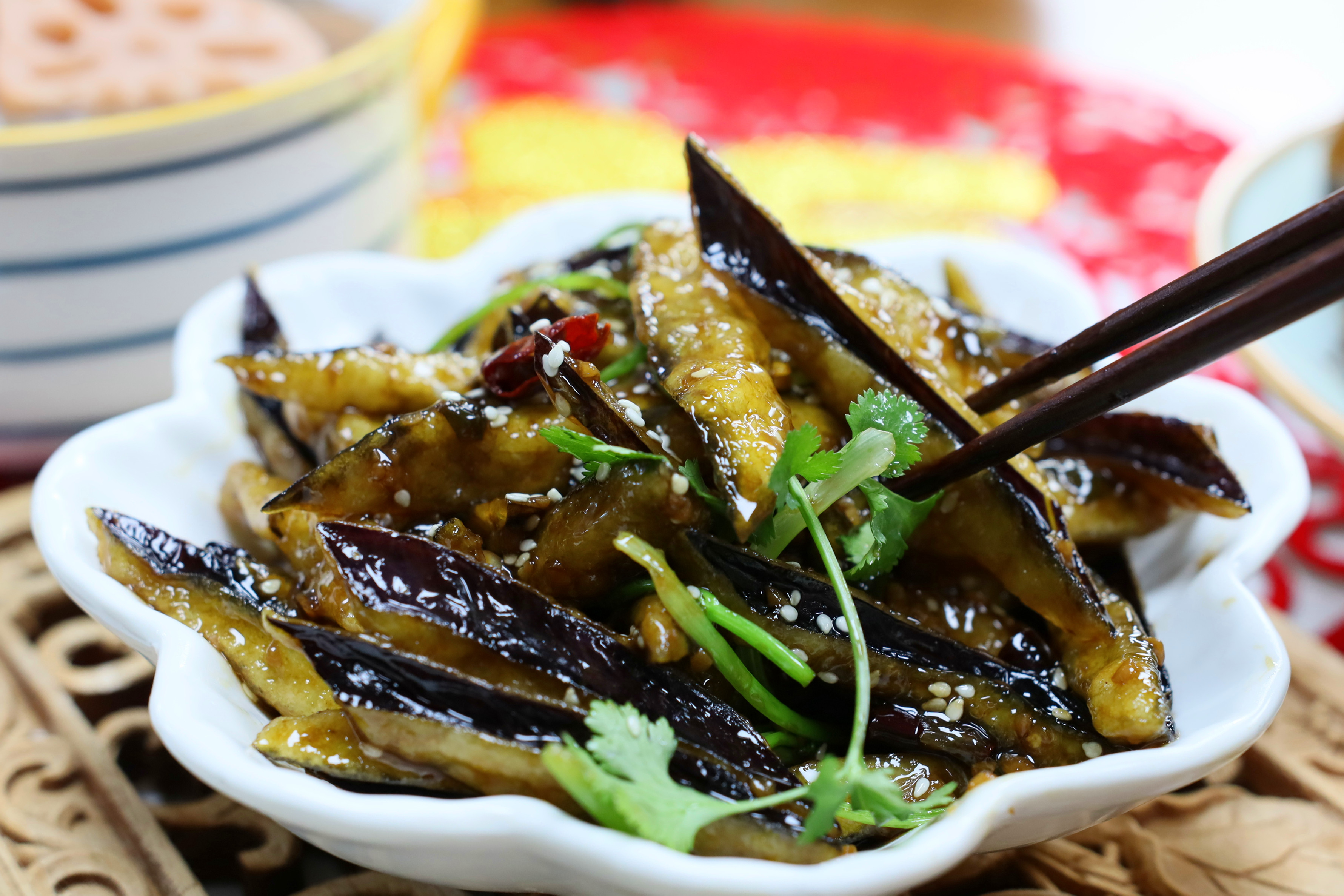 年夜饭茄子超好吃的做法，裹点淀粉，酥香解馋，吃一次忘不了