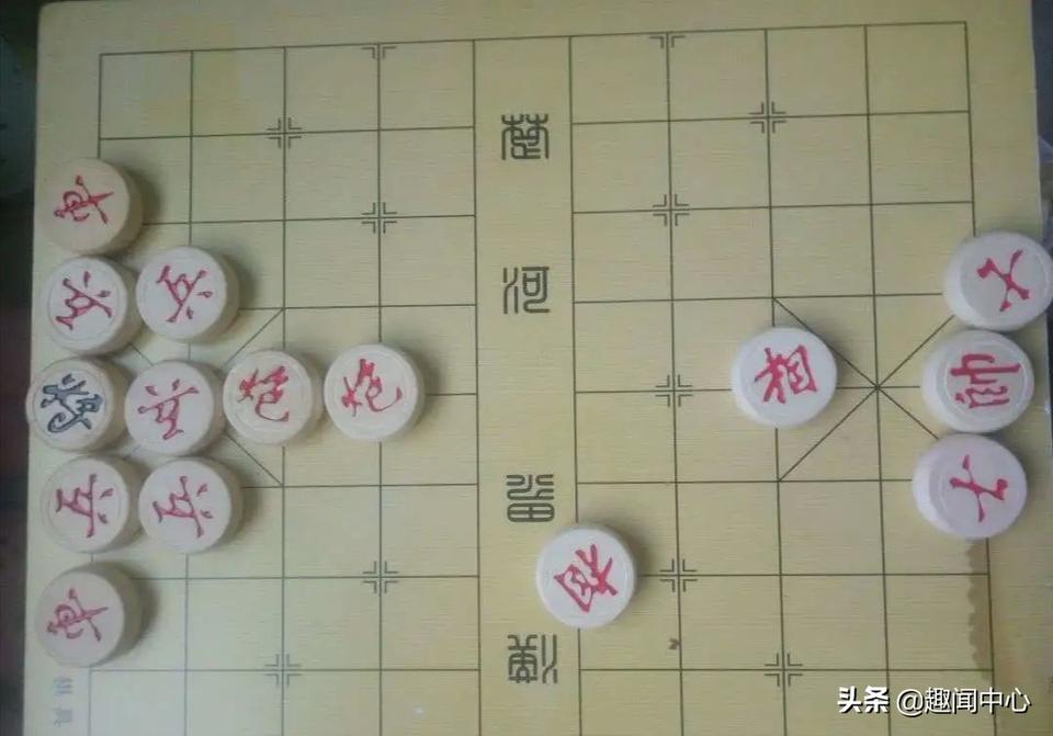 爆笑gif：狗大妈，你的菜是要钱呢，还是用狗粮换啊