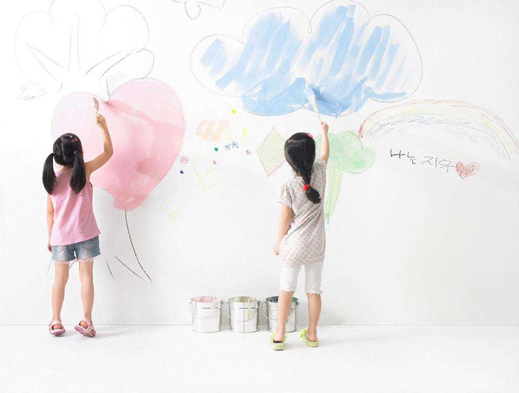 幼儿园让孩子们画妈妈，作业上交后，第一张就让老师忍不住笑喷