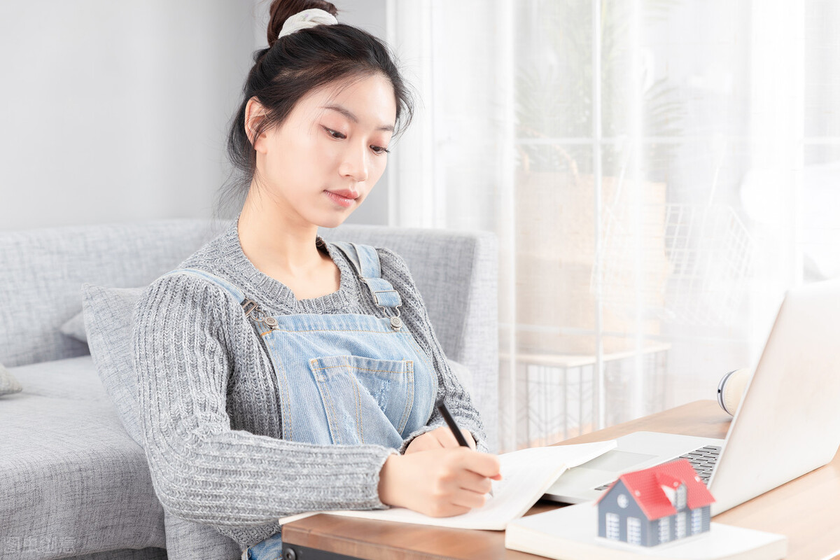 拼多多店群创业，一个人可经营10-20家店铺，月赚万元很简单