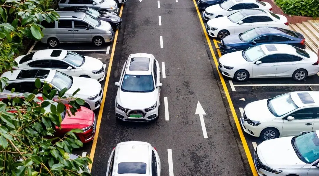 深圳車(chē)牌過(guò)戶(hù)轉(zhuǎn)讓?zhuān)ǚ蚱蕖⑿值?、父子之間粵B車(chē)牌轉(zhuǎn)讓可以嗎？）