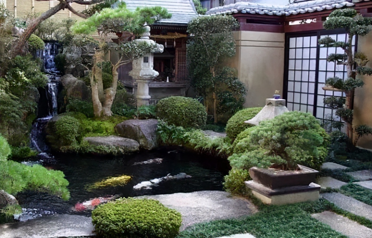 花园只有造个锦鲤鱼池，才能堪称最美庭院