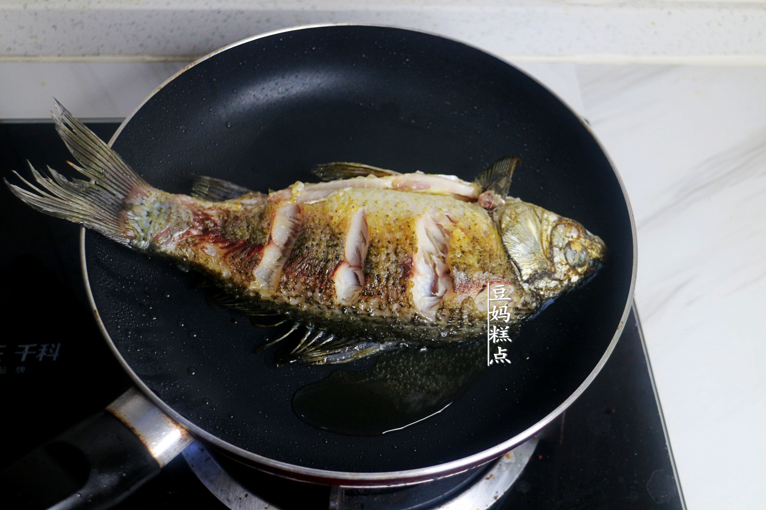 鲫鱼汤的正确做法，记住这3点，汤鲜味美，营养丰富