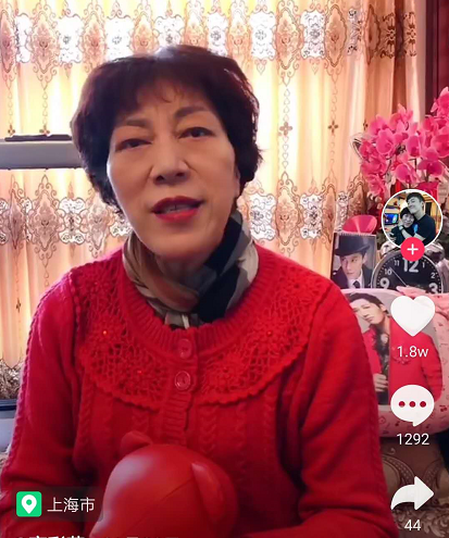 乔任梁妈妈失去儿子还被网络霸凌，网友攻击她长相，她仍笑对恶语