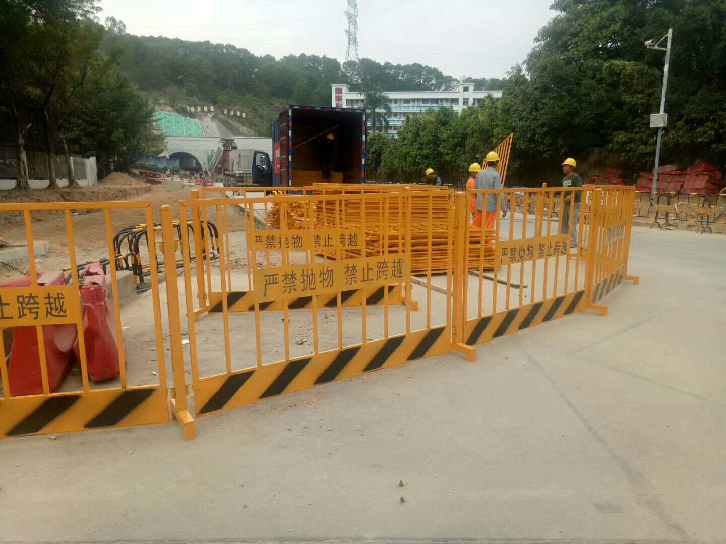 你知道基坑护栏的作用是什么吗？