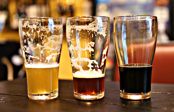 什么是工业啤酒,它和精酿啤酒有什么区别,哪种更好喝?涨知识了