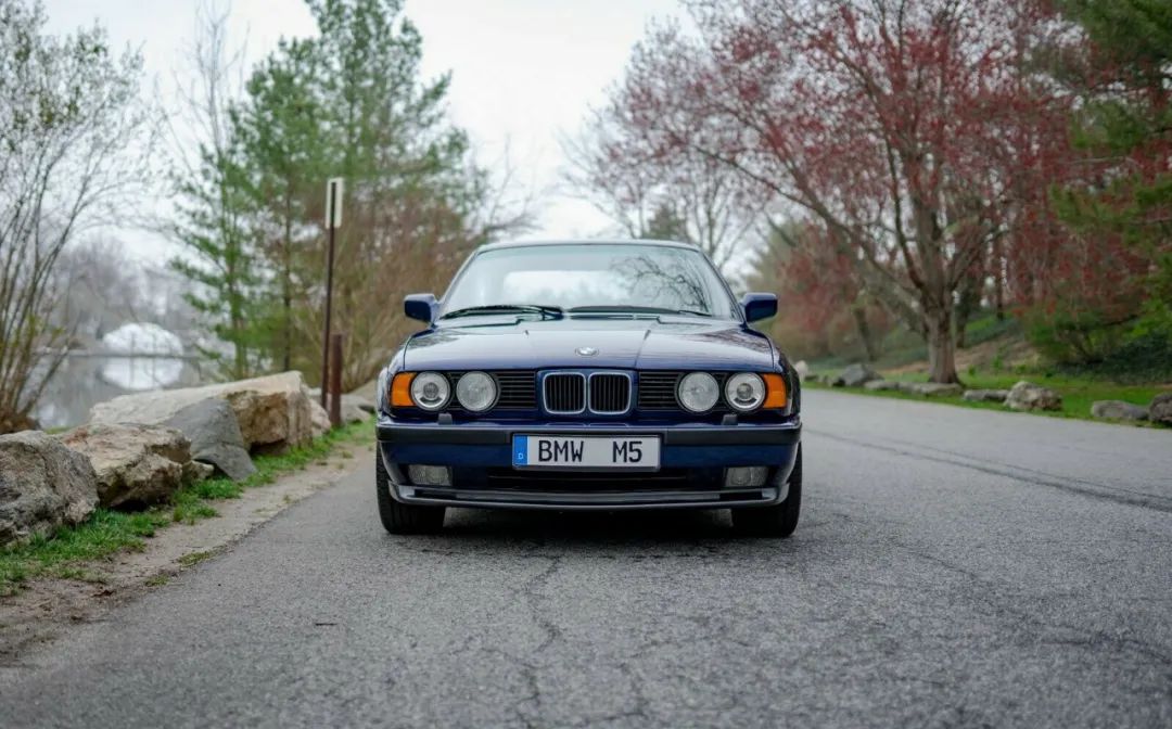 最值得收藏BMW车型之一，E34 M5依旧精神十足