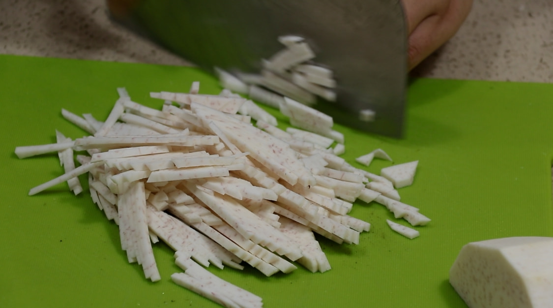 冬季要多吃芋头，吃南瓜冬瓜不如吃它，不用油炸，营养又美味