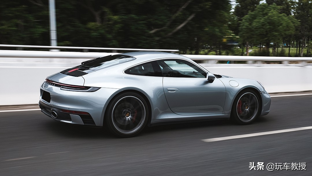 一生想买的车保时捷911和路特斯Evora，两个极端但都好想要