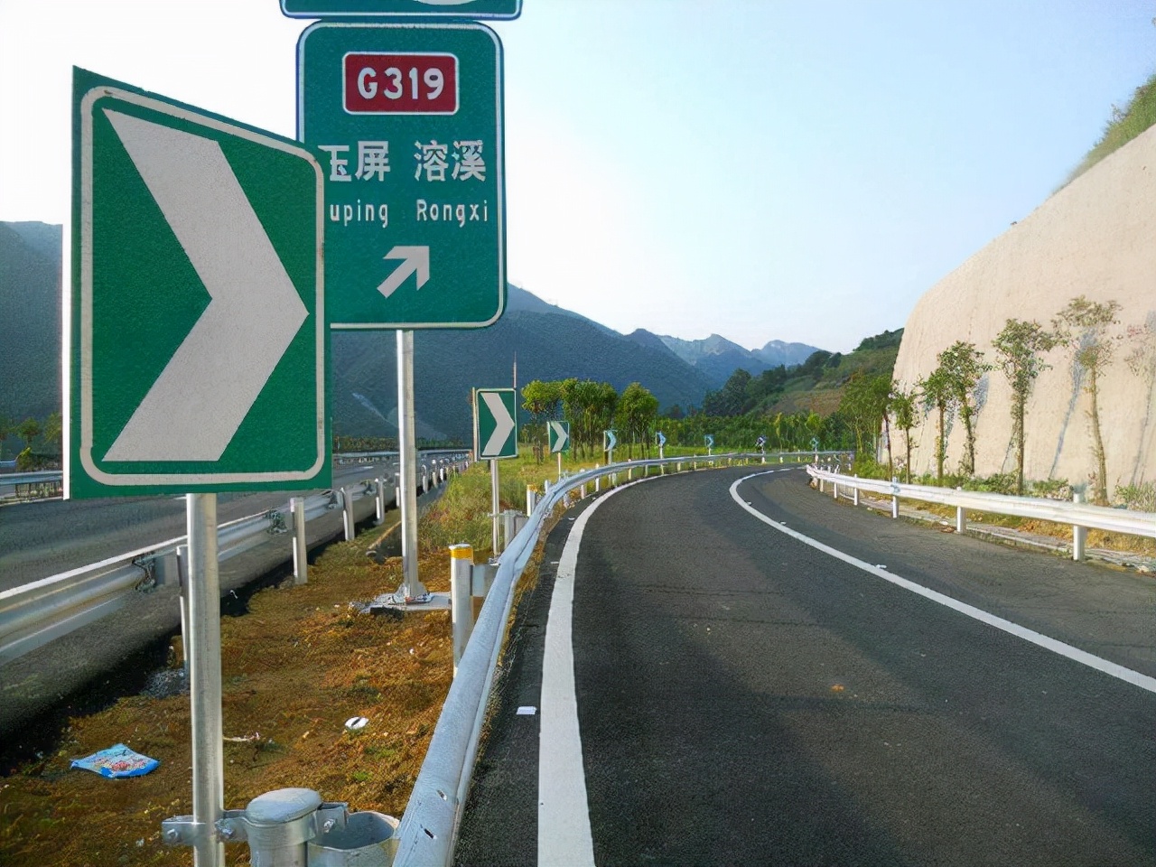 高速公路有哪些标线和标识，有什么作用