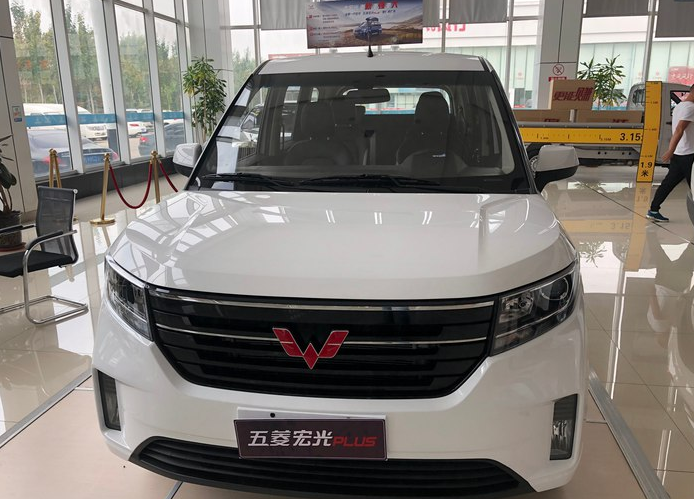 纵置后驱宽体神车，配250N·m，满油可跑730km，顶配都不到8万
