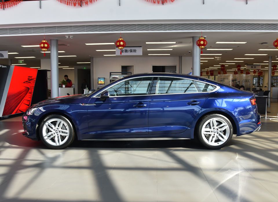 无框车门 溜背造型 到店实拍全新奥迪A5 Sportback