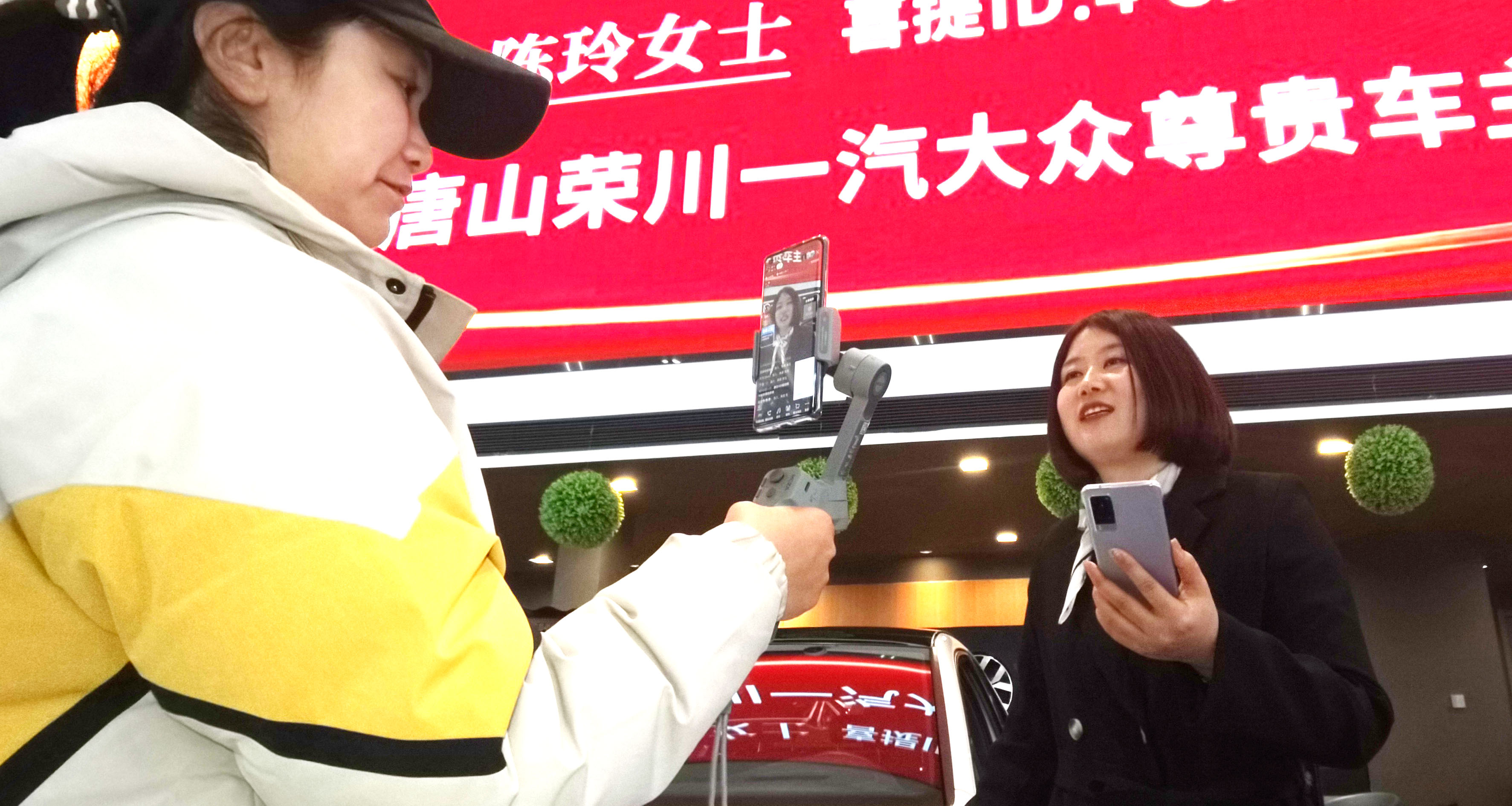 “80后卖车老阿姨”快手直播卖车月销40台