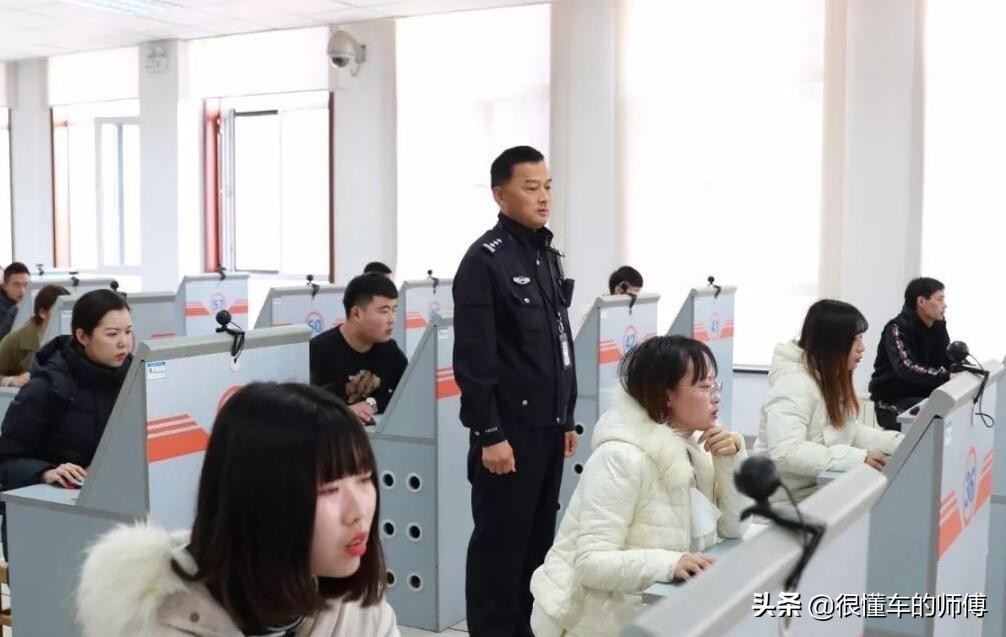 考完科目三多久考一次科目四？主要分两个时间段