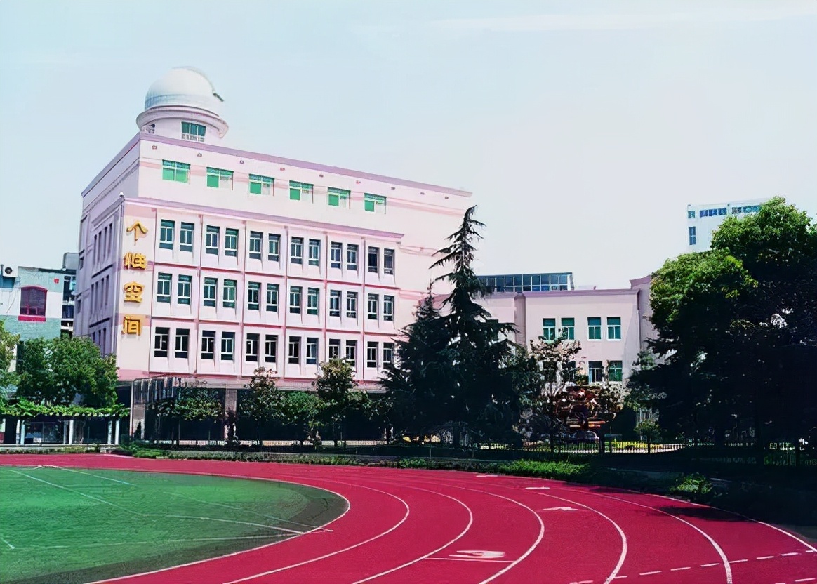 武汉中小学寄宿学校大pk，从免学费到近20万/年，你会怎么选？