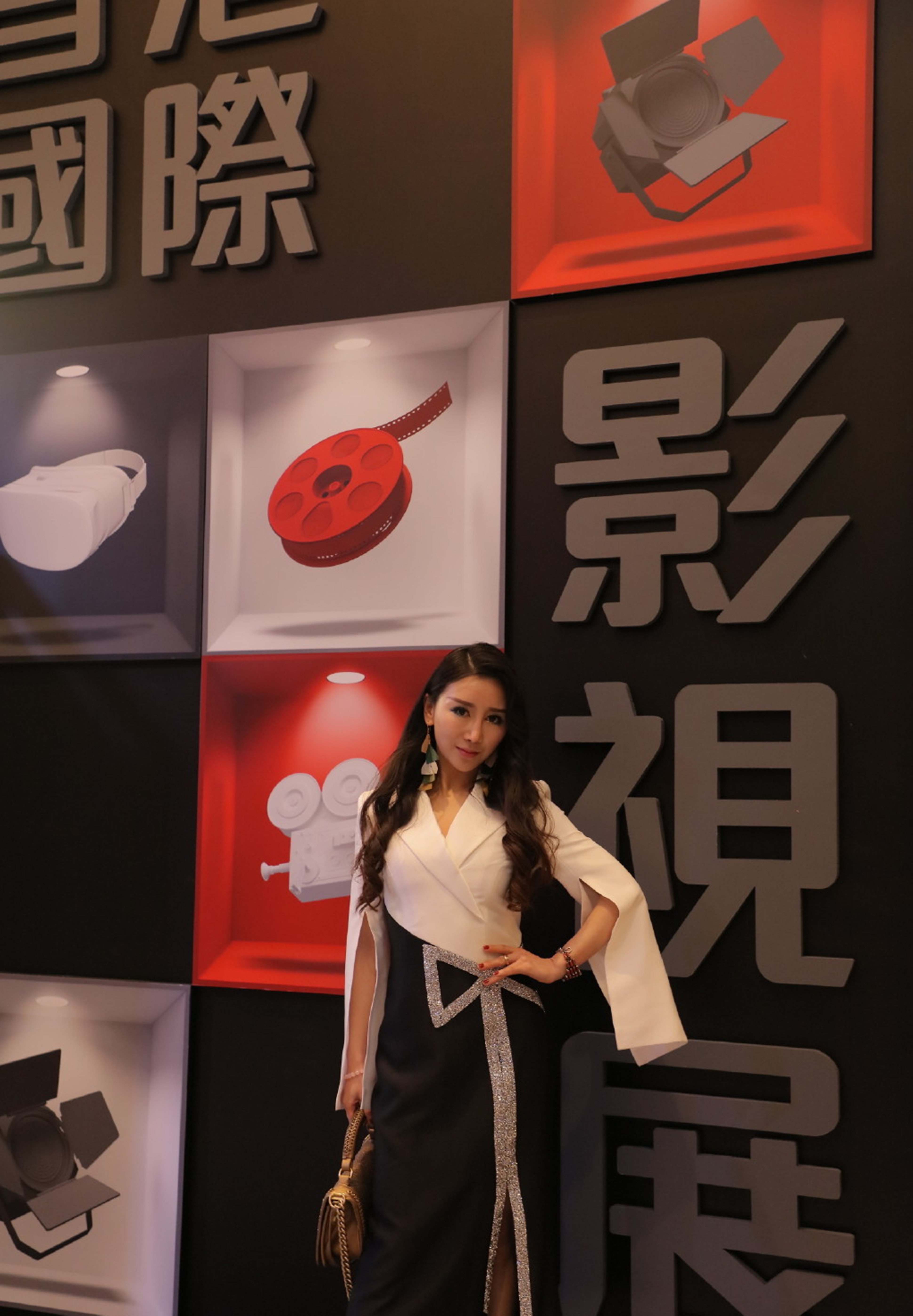 《邹晶晶》现身香港国际影视展与她的港片迷分享香港电影节的魅力
