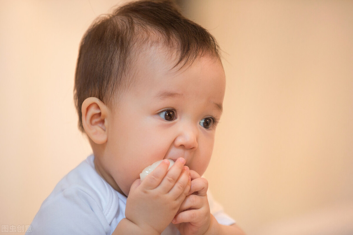 5~6个月的宝宝可适当添加辅食！幼儿辅食的重点事项家长要知道