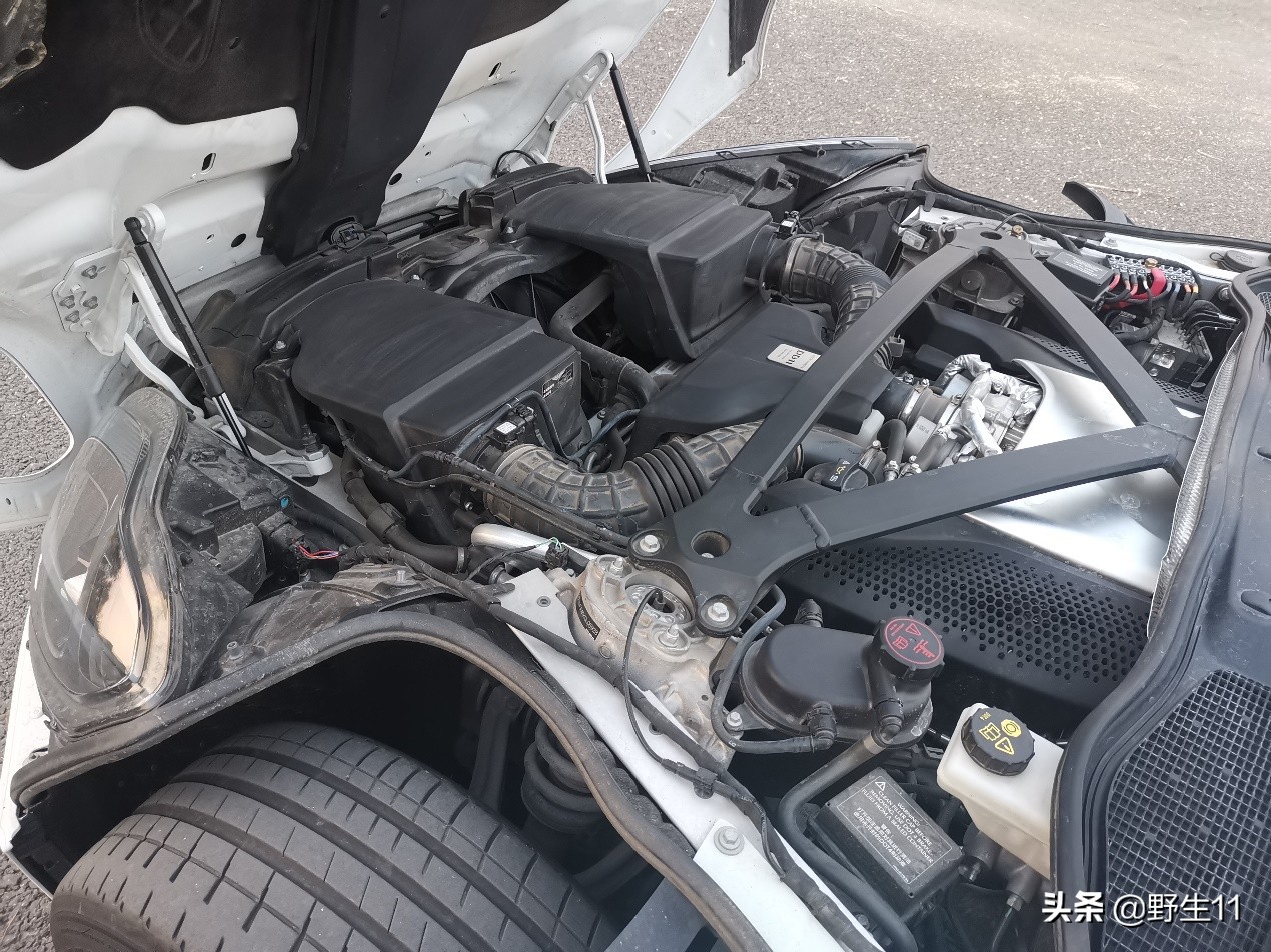 优雅、绅士于一身，亲测阿斯顿-马丁DB11 V8 Coupe