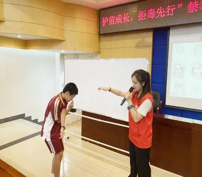 鸦片战争博物馆禁毒小分队走进东城中学