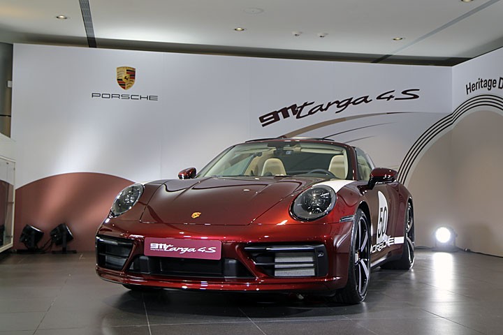 深怕不够卖的保时捷，实拍全球限量992辆的992 Targa
