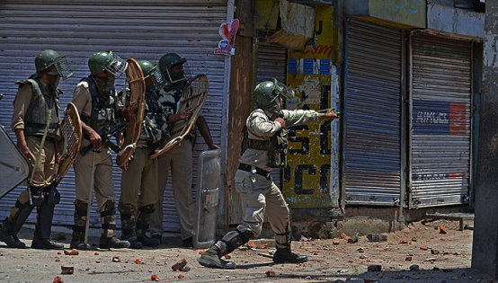 ӡ������2004���������ʧ��9����Ա����������װ���Ӷ��㲻��