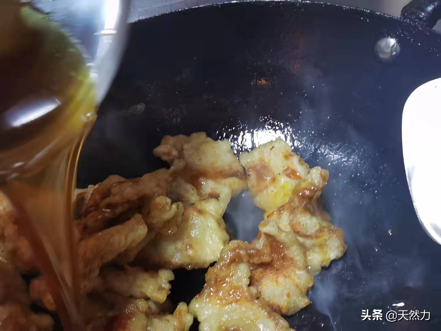 东北名菜锅包肉的老做法，满满的小技巧，在家也能做出饭店的味道