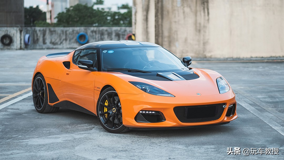 一生想买的车保时捷911和路特斯Evora，两个极端但都好想要