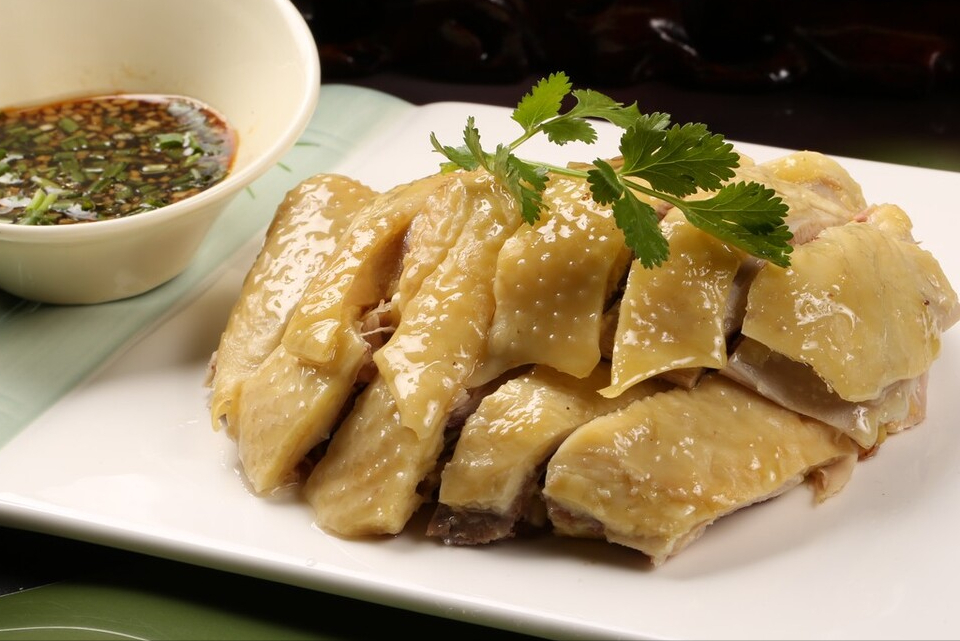 白切鸡怎么做好吃？学习一下广东大厨的做法，皮脆肉嫩色泽金黄