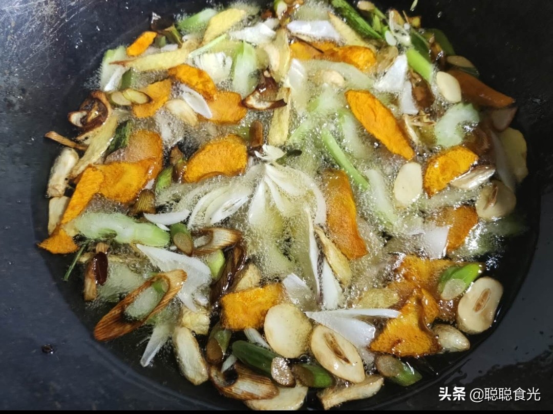 调饺子馅时，牢记“3放2不放”，肉馅鲜嫩美味，越吃越香