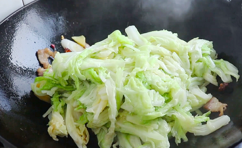 炒醋溜白菜，先放醋還是先炒白菜？大廚分享正確做法，看完明白了