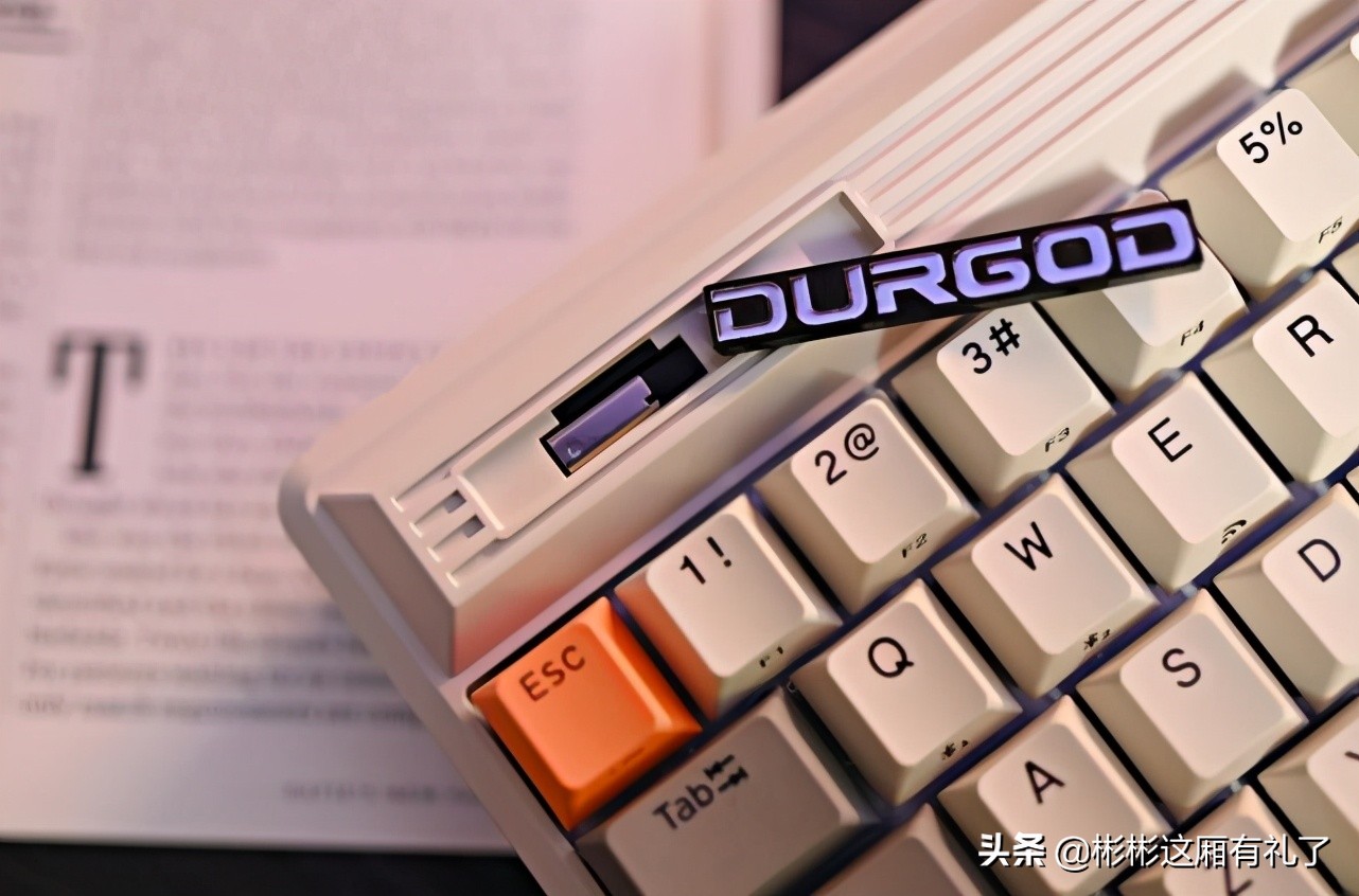 几把国外的复古机械键盘，还有国货杜伽FUSION