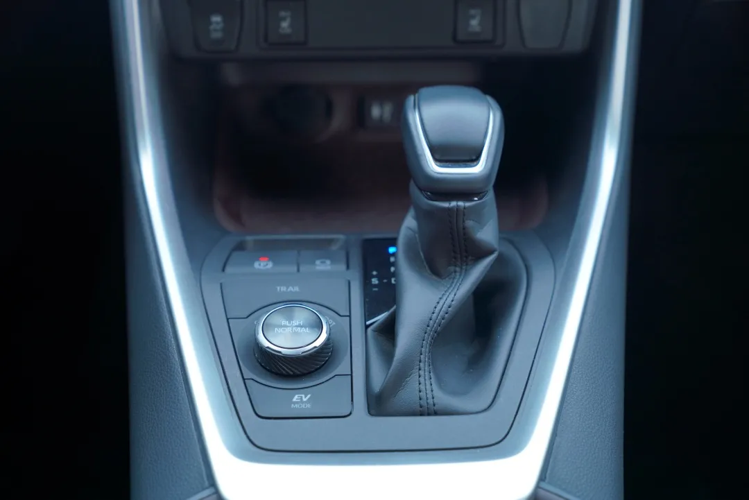 可靠耐用又省油的“持家男”深度试驾2020款丰田RAV4荣放