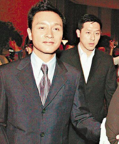 1994年张国荣重返香港娱乐圈,两人之间的恋情成了记者炒作的对象.